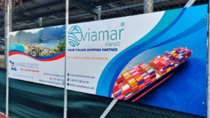 manifesto di un evento con la pubblicità di viamar transit